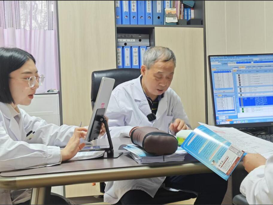 四十载专注精神心理领域！精神科专家杜万君融合中西医助力抑郁患者实现持久稳定康复效果