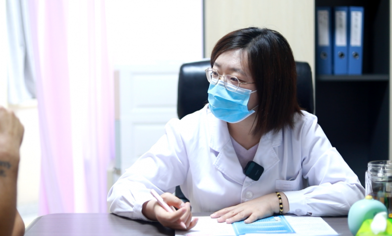 精神科医生李红艳中西结合守护精神心理健康