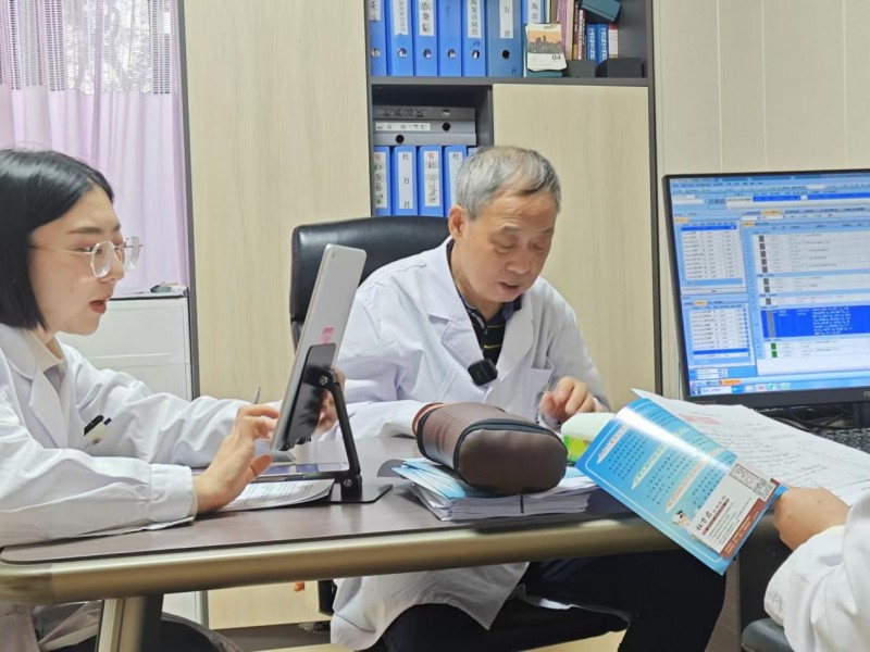 医者仁心四十载，中西协同开新篇 ——精神科杜万君荣获第九届中国医师节“杏林护航者·特别致敬奖”