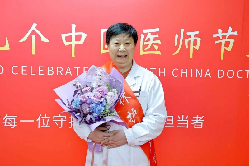 医师节致敬基层医者，精神科杨晓四十载深耕中西结合精神诊疗获殊荣