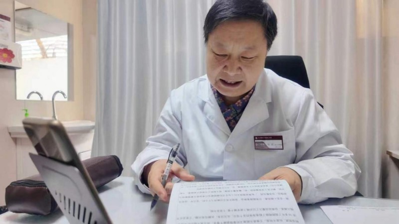 深耕精神心理四十载，精神科杨晓：精神疾病绝非“突然爆发”，读懂孩子的“求救信号”是关键