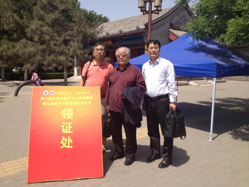 抗精神病药引发肢体颤抖?精神科康玉春中西结合帮助患者守住生活质量